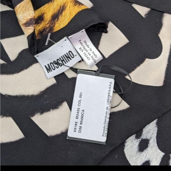 MOSCHINO Women's Silk Animal Printed Large square logo Scarf Size 35x35 - Picture 5 of 10